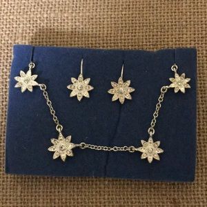 Avon Necklace and earring set